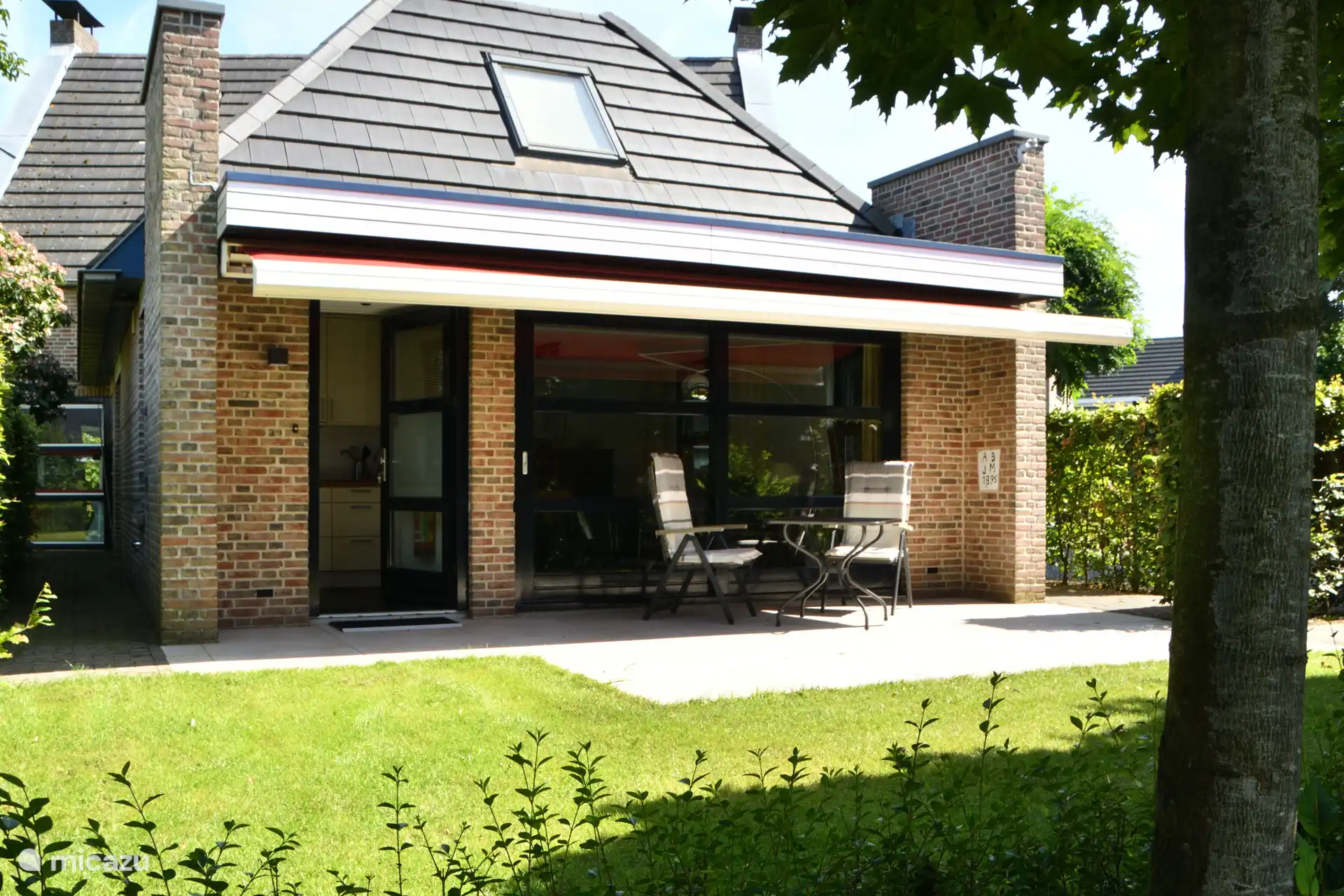 Ruim en zonnig terras