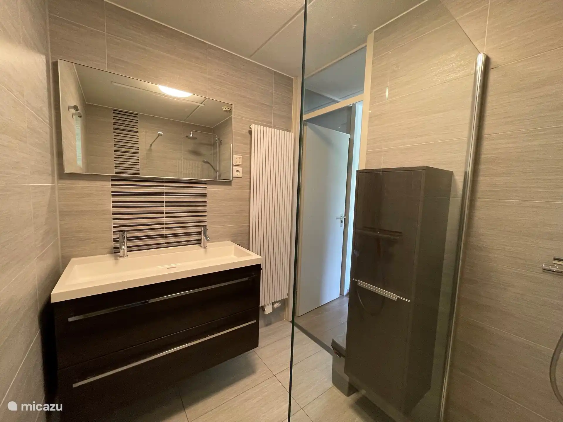 Walk in Dusche im Erdgeschoss