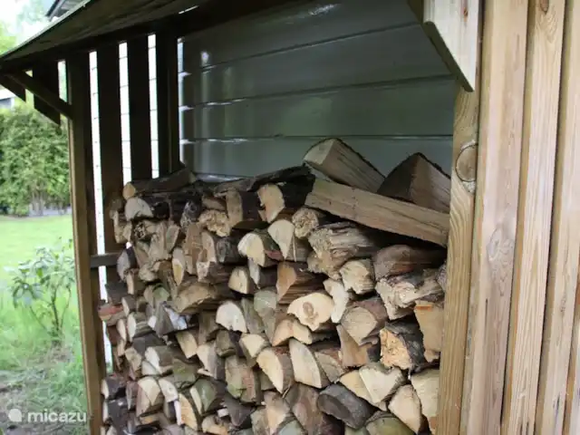Bungalow en bordure de forêt 8 avec 2 vélos électriques | Pays-Bas, Gueldre, Hoenderloo - bungalow Bois pour le poêle.