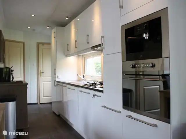 Bungalow en bordure de forêt 8 avec 2 vélos électriques | Pays-Bas, Gueldre, Hoenderloo - bungalow Cuisine entièrement équipée.