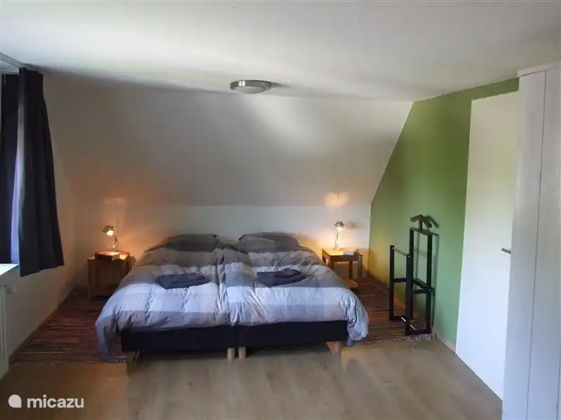 In dem Haus befinden sich drei sehr große und ein kleineres Schlafzimmer mit bequemen Betten.