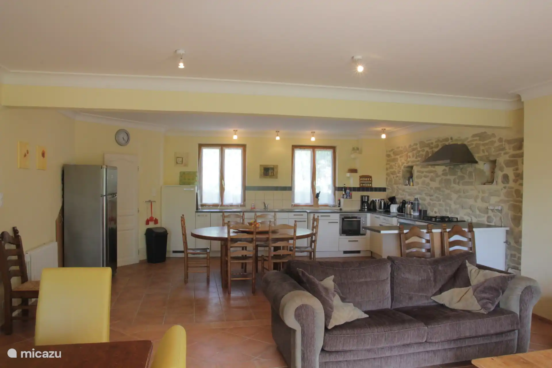 Küche vom Wohnzimmer aus gesehen