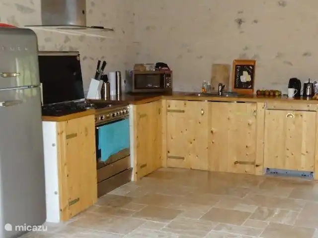 Le Marronnier huren in Frankrijk, Indre, Lignac - vakantiehuis Le Marronnier - ruime keuken voorzien van o.a.  ijskast, 5 gaspitten en oven, vaatwasser