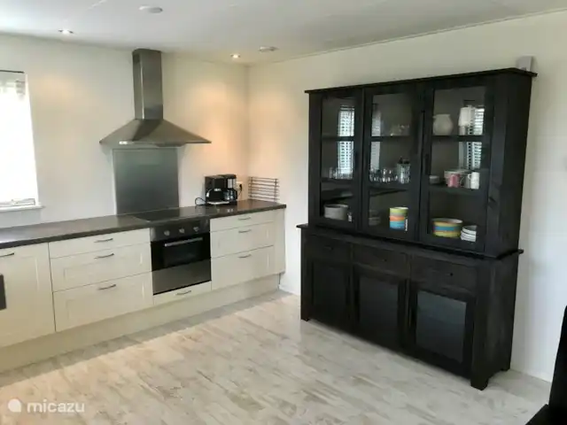 Bargereed 88 Tzummarum | Pays-Bas, Frise, Tzummarum - maison de vacances Cuisine avec grand buffet