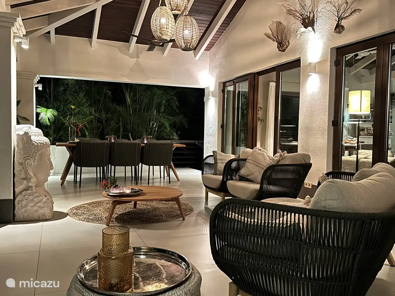 El atractivo porche para cuando no quieres sentarte al sol ;-)