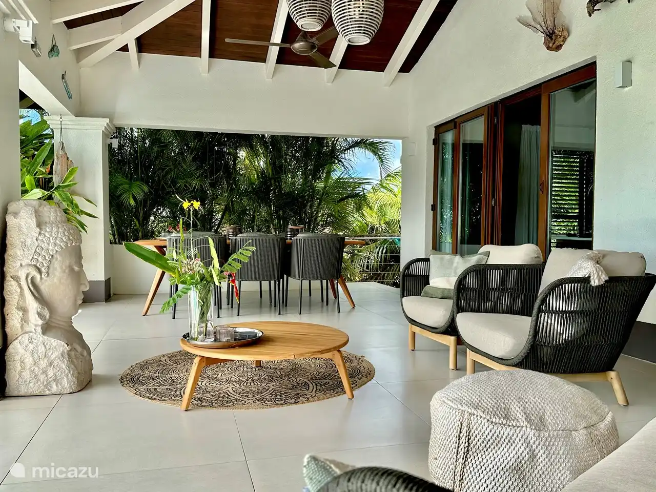 Siéntese y relájese, o use la red WiFi estable. ¡No olvides compartir esta ubicación privilegiada en las redes sociales...!