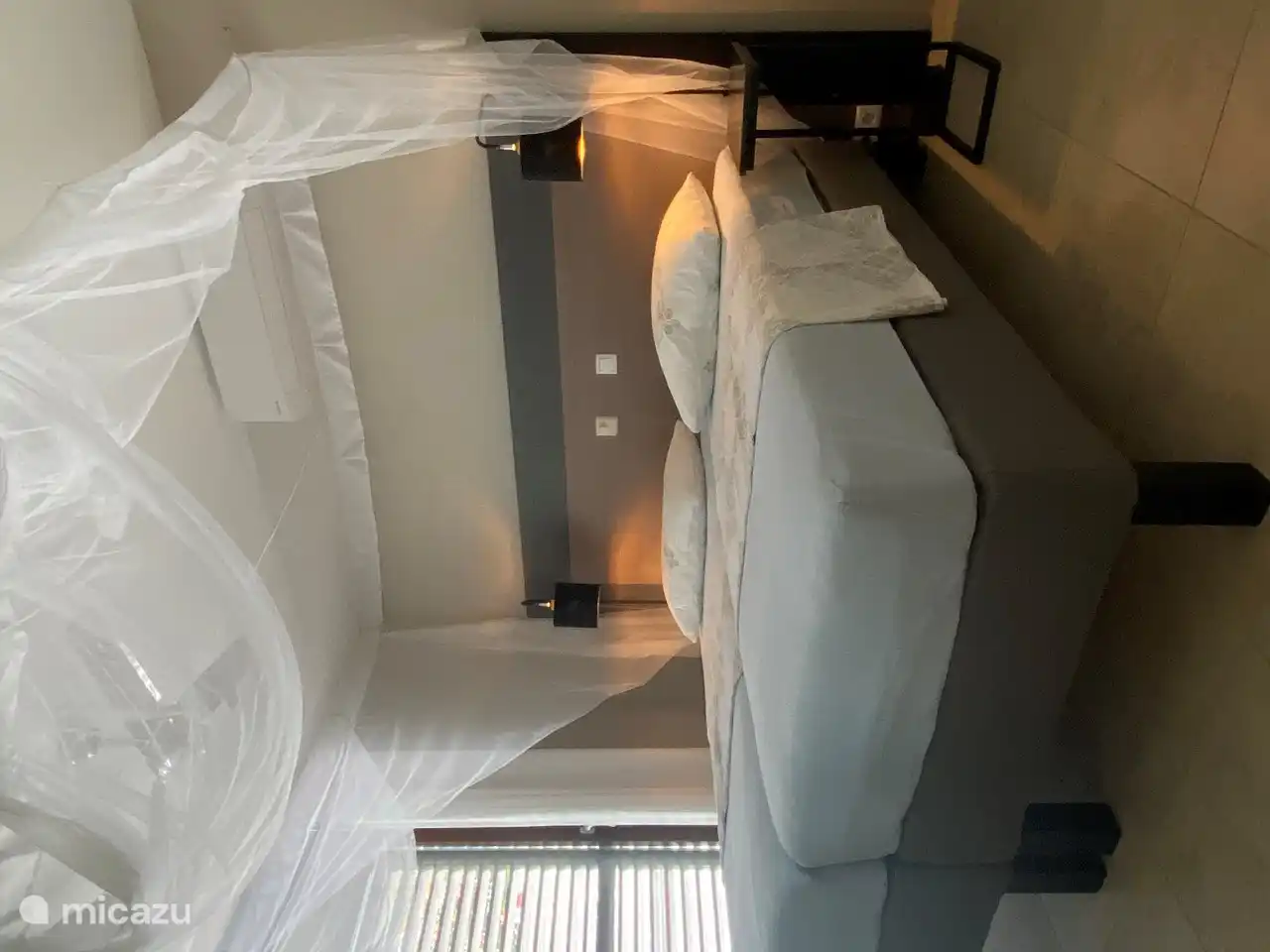 Los dormitorios tienen camas maravillosas para una buena noche de sueño.