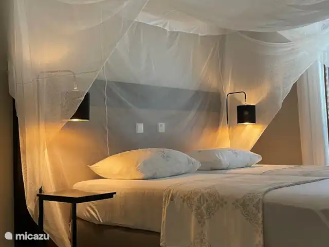 Villa la Brise | Bonaire, Bonaire, Santa Barbara - villa Spacieuse chambre des maîtres avec salle de bain en suite.