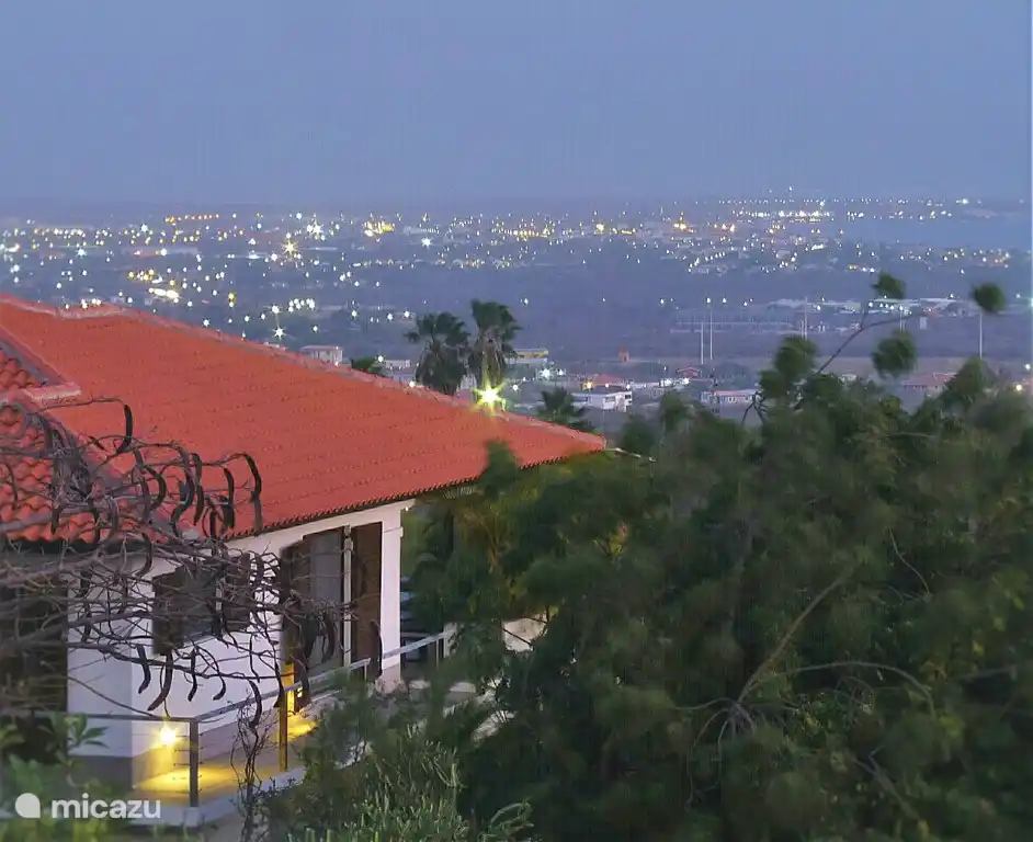 Tu vista de Bonaire al anochecer.