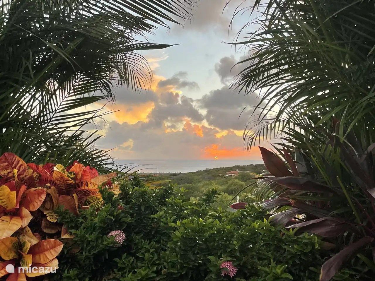 Vistas panorámicas y hermosas puestas de sol.