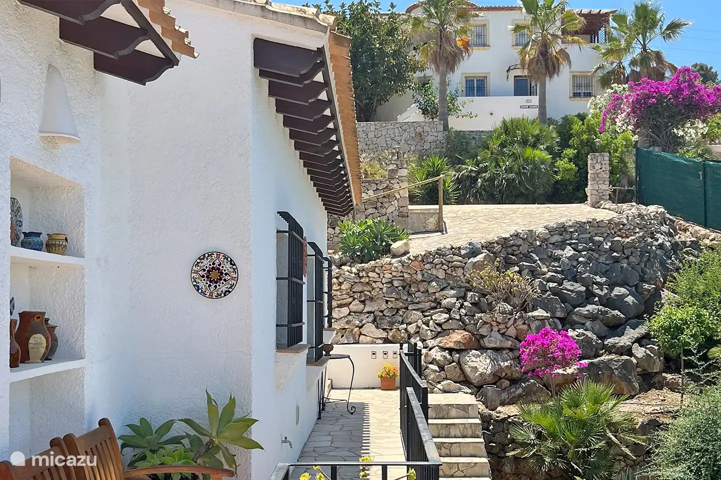 Der Seitensitz im Obergeschoss bietet ein wunderbares Plätzchen in der Nachmittags- und späten Abendsonne.