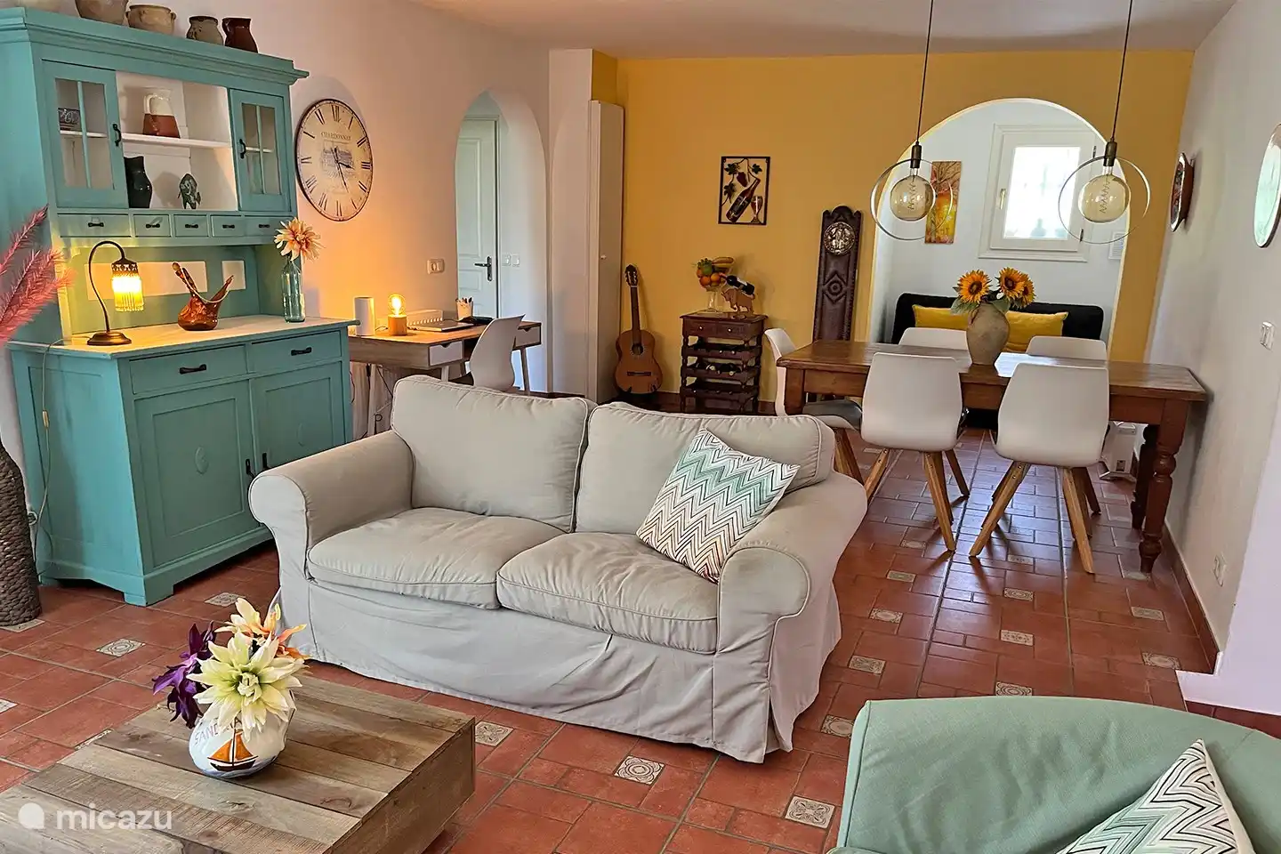 Wohnung im Erdgeschoss: Gemütlich, bunt und gemütlich, mit Klimaanlage.?