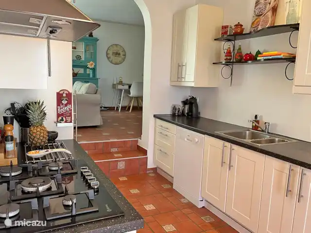 Casa Bodega | Espagne, Costa Blanca, Dénia - villa Appartement du bas : La cuisine spacieuse est complète et équipée avec four, micro-ondes, lave-vaisselle.?