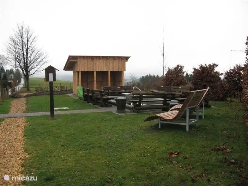 Schräg gegenüber von unserem Haus der Rothaarsteig (zu Fuß) mit Barfußpfad (BARFUSS).