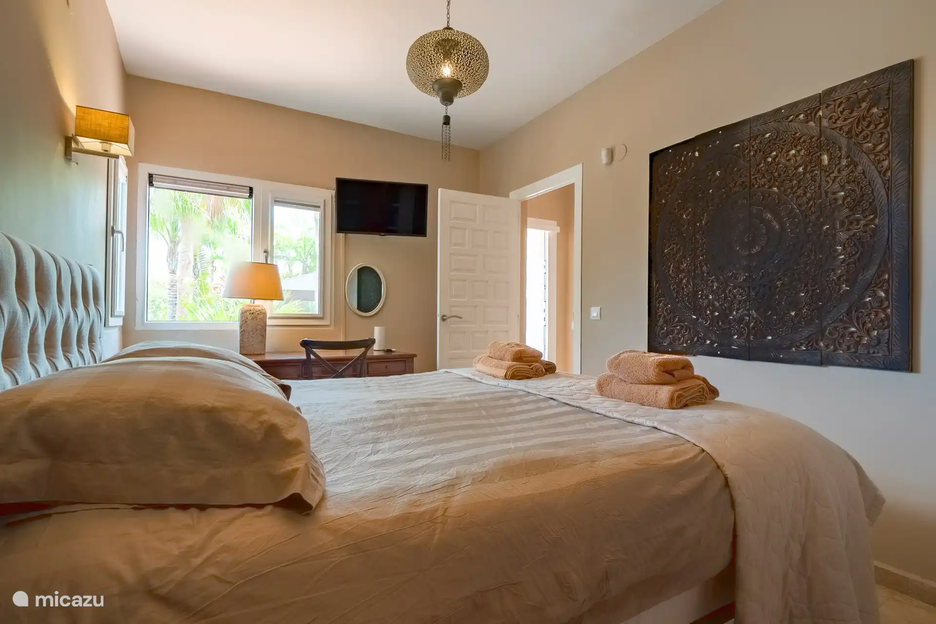 Dormitorio principal con NLTV y aire acondicionado 