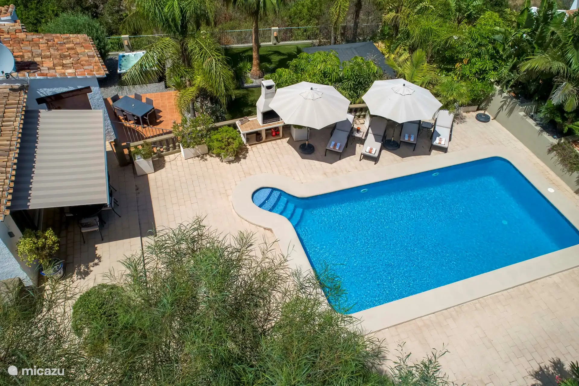 Vista superior del dron / Piscina 