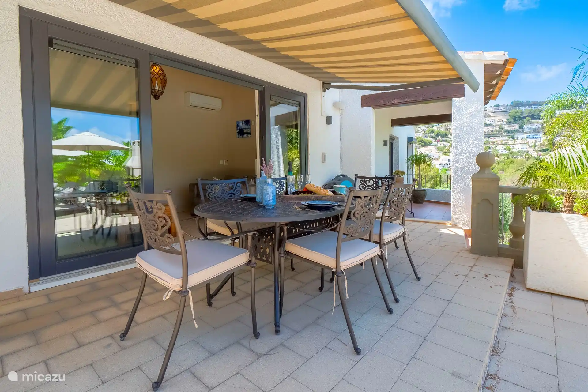Mesa de comedor al aire libre 