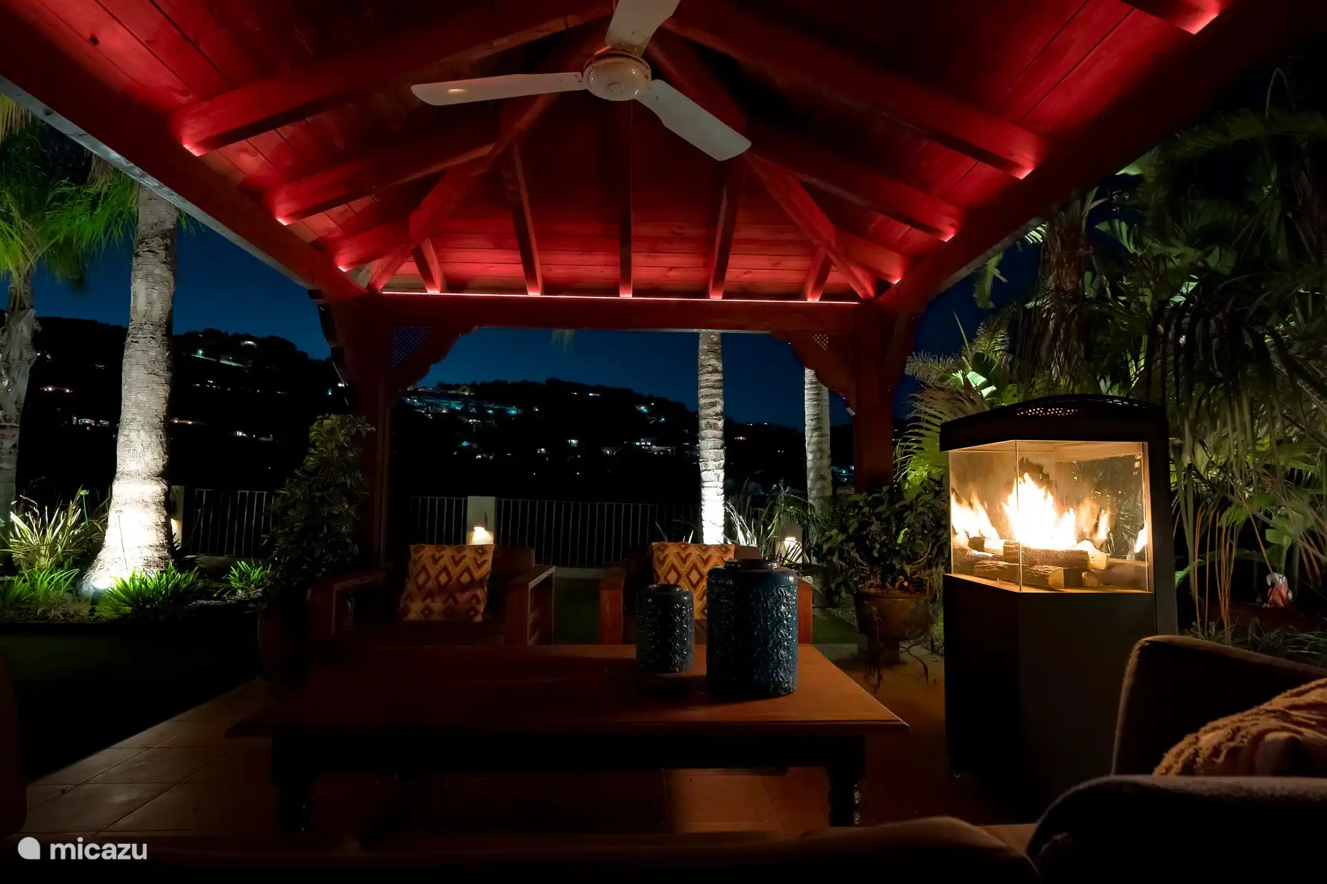 Pérgola fotográfica nocturna 