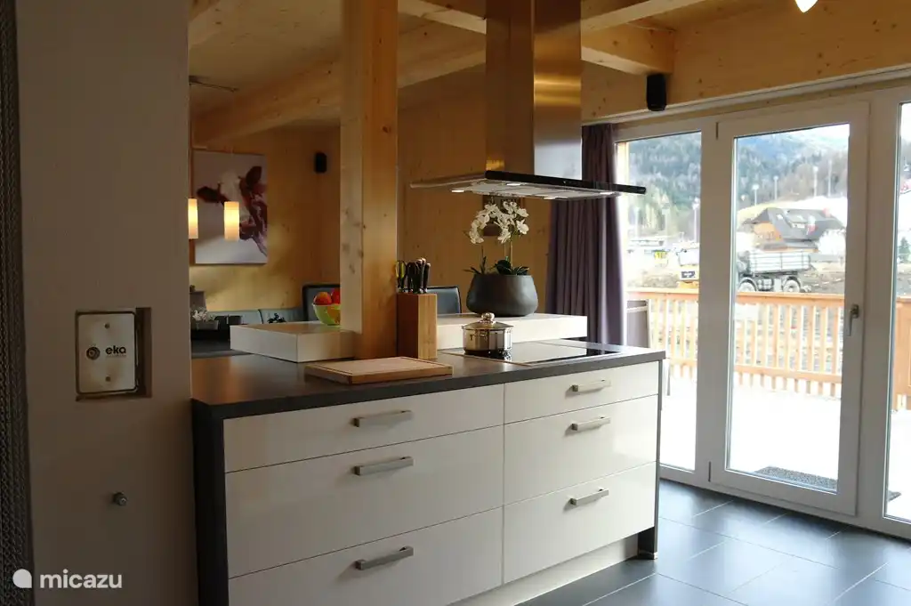 Geräumige Küche mit allen Geräten