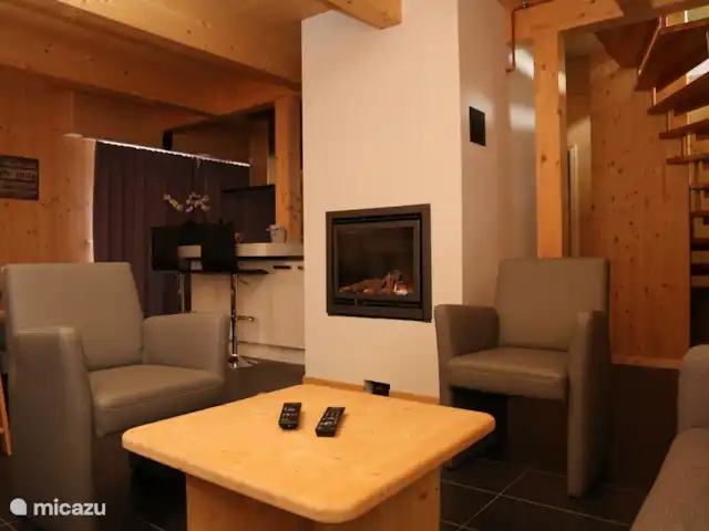 Chalet de bien-être Kreischberg | Autriche, Styrie, Sankt Lorenzen ob Murau - chalet Chaleureux salon avec foyer au gaz.