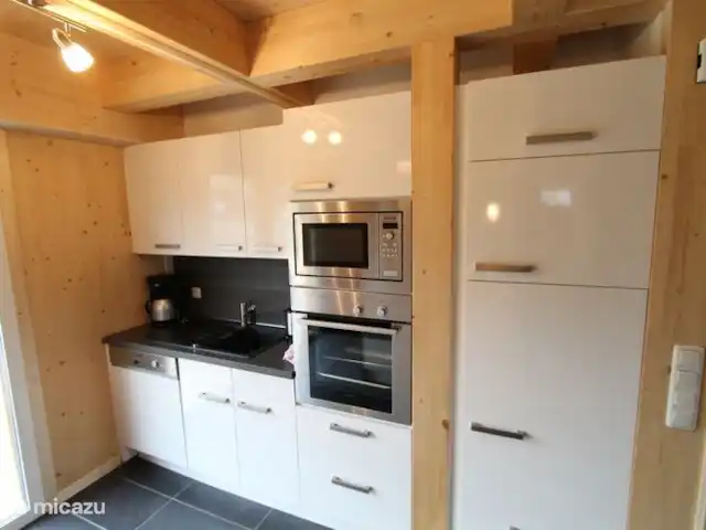 Chalet de bien-être Kreischberg | Autriche, Styrie, Sankt Lorenzen ob Murau - chalet Cuisine spacieuse avec tous les appareils. Cafetière et bouilloire à disposition.