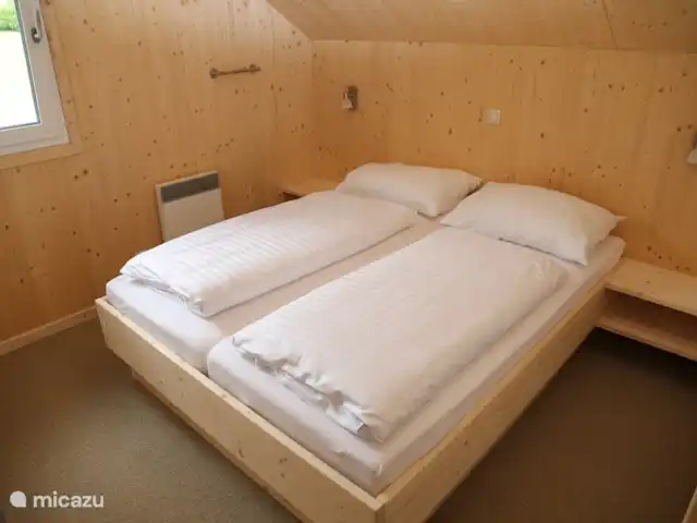Chalet de bien-être Kreischberg | Autriche, Styrie, Sankt Lorenzen ob Murau - chalet Les couettes et les oreillers sont fournis dans la chambre. Vous pouvez également louer des serviettes et du linge de lit.