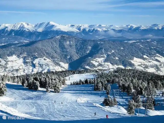 Chalet de bien-être Kreischberg | Autriche, Styrie, Sankt Lorenzen ob Murau - chalet Le domaine skiable de Kreischberg est particulièrement adapté aux familles. Il est bien agencé pour que vous vous rencontriez encore et encore et les ascenseurs modernes assurent un transport optimal. Il est frappant de pouvoir parcourir tout le domaine aux pistes bleues. La descente de la vallée est également facile à faire.