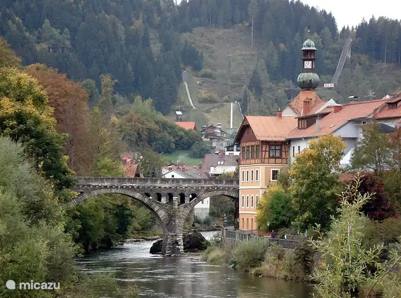 Historische Stadt Murau ist eine schöne Stadt mit Geschäften, Supermärkten, Bars, Restaurants und zahlreiche mittelalterliche Sehenswürdigkeiten.