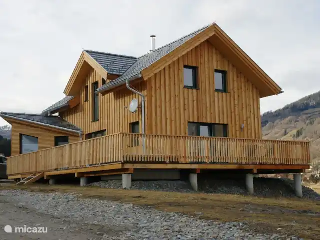 Chalet de bien-être Kreischberg | Autriche, Styrie, Sankt Lorenzen ob Murau - chalet Le chalet spacieux dispose de 3 salles de bains luxueuses dont une magnifique baignoire jacuzzi, une douche et un sauna très luxueux. Le chalet dispose de quatre chambres. Toutes les quatre ont un lit double et une est complétée par un lit superposé.