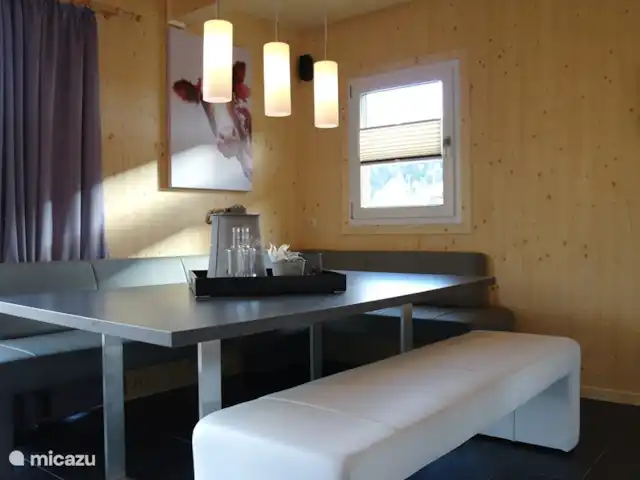 Chalet de bien-être Kreischberg | Autriche, Styrie, Sankt Lorenzen ob Murau - chalet Vous pouvez facilement vous asseoir avec 10 personnes à la grande table.
