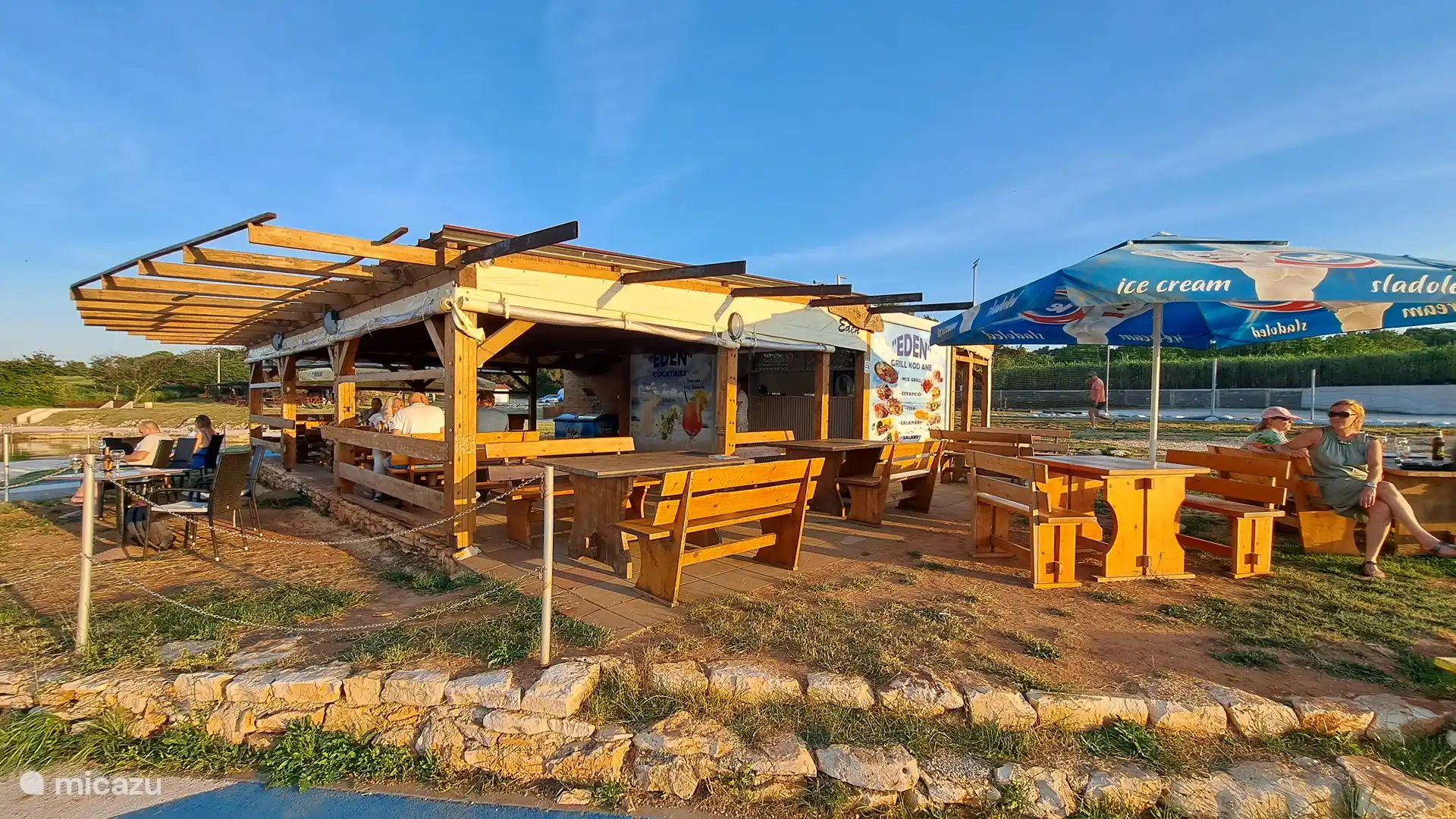 Playa de Lisnan donde se come bien