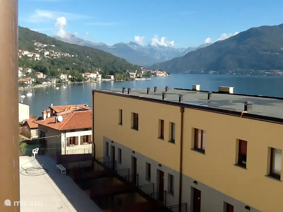 La vista es impresionante con los Alpes de fondo.