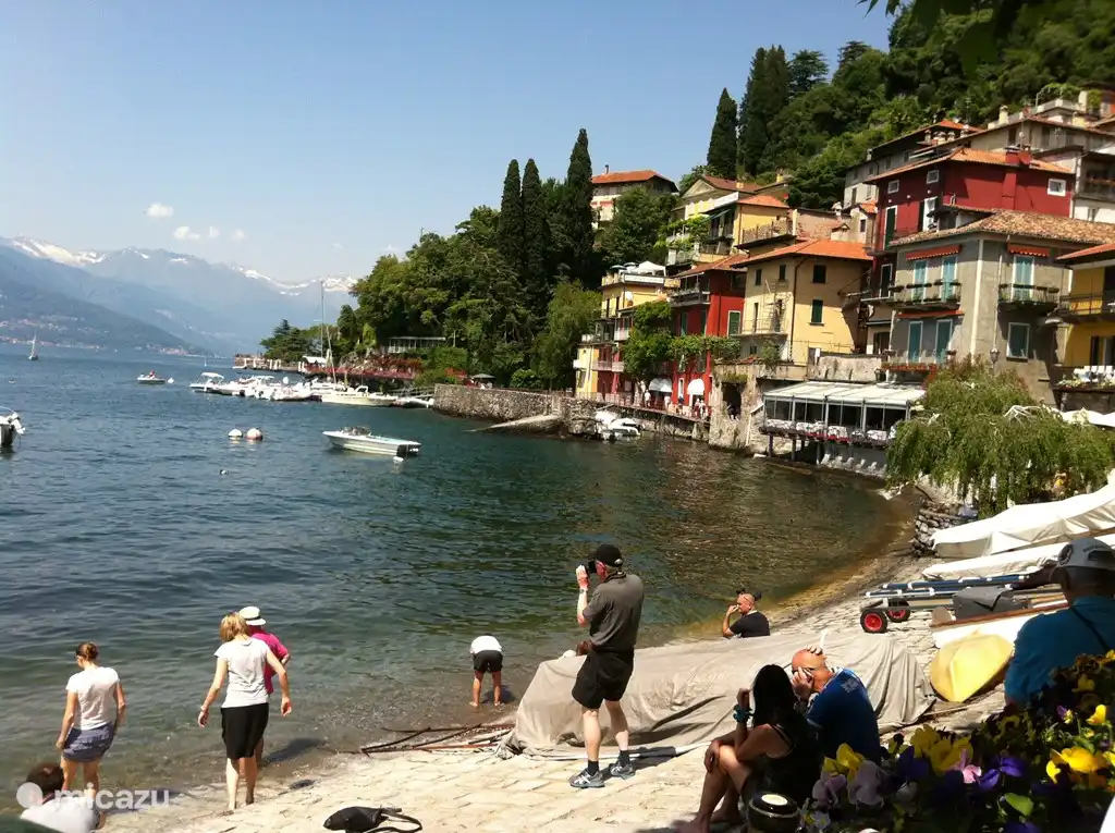 ....y después de comer con los pies en el agua....