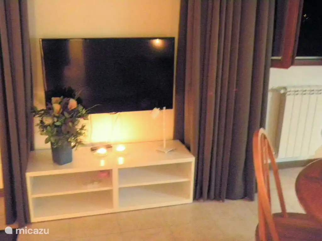 Hay suficientes enchufes para cargar su teléfono y computadora portátil.