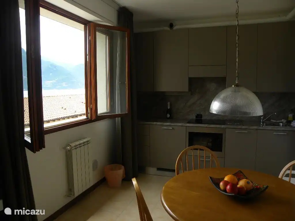 Y en el desayuno se puede contemplar el lago.