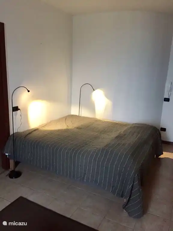 2 cómodas camas somier de 90 x 200.