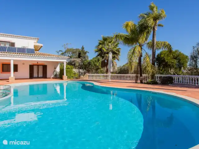 Lluvia púrpura en Portugal, Algarve, Carvoeiro - villa Lluvia púrpura en Portugal, Algarve, Carvoeiro - villa