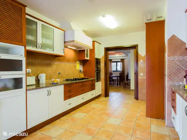 Lluvia púrpura en Portugal, Algarve, Carvoeiro - villa