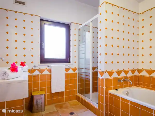 Lluvia púrpura en Portugal, Algarve, Carvoeiro - villa