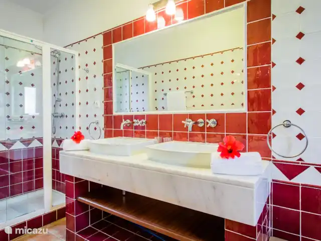 Lluvia púrpura en Portugal, Algarve, Carvoeiro - villa