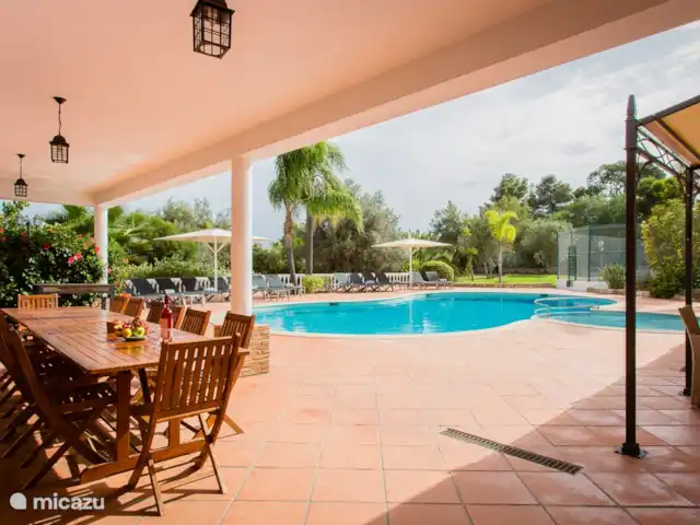 Lluvia púrpura en Portugal, Algarve, Carvoeiro - villa