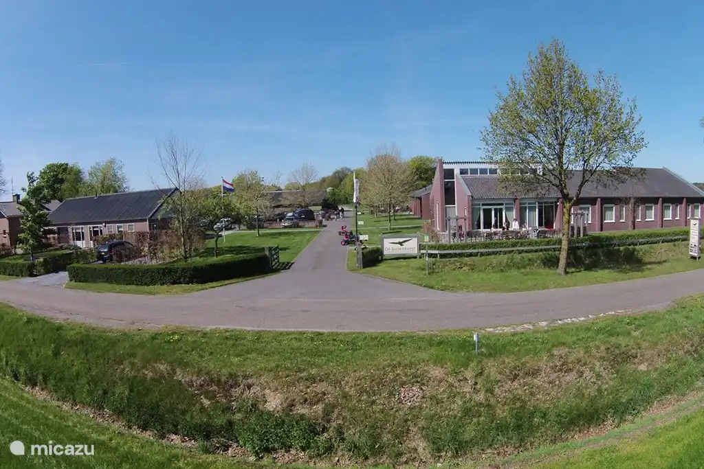 Der alte Stall ist auf der linken Seite.