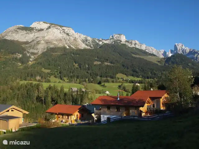 vakantiehuis huren in Oostenrijk, Salzburgerland, Annaberg – Haus Boris Ons huis in de zomer. De tuin is omheind.