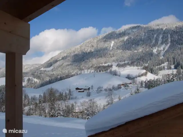 vakantiehuis huren in Oostenrijk, Salzburgerland, Annaberg – Haus Boris Ons uitzicht vanaf het balkon. Wij kijken uit op de piste en de lift (vanaf december 2014 is dit de Donnerkogelbahn).