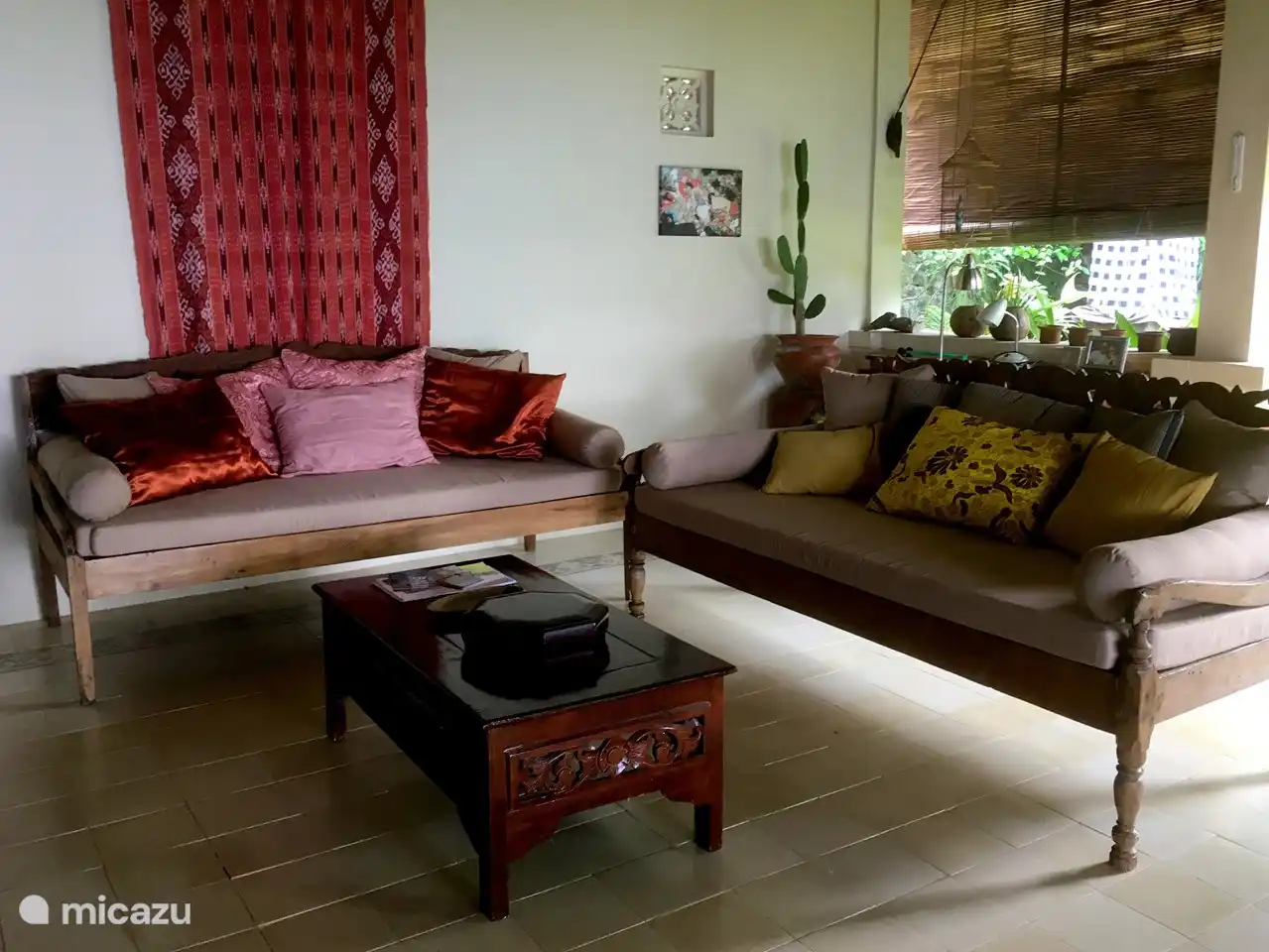 Sala de estar con muebles tradicionales