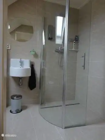 Ducha a ras de suelo de lujo