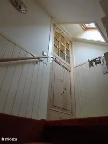 Porche y puerta de entrada