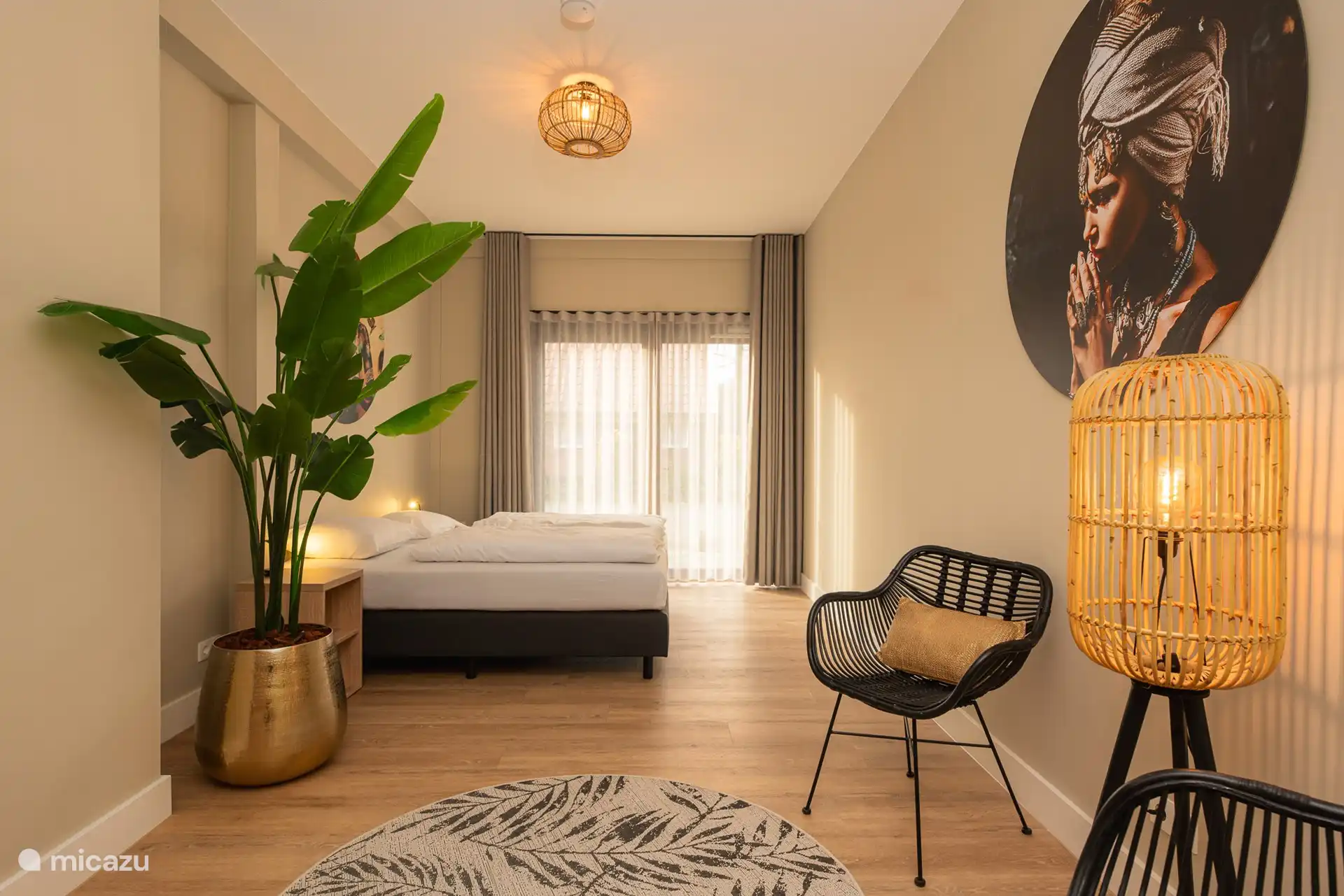 7x Schlafzimmer mit Boxspringbetten und eigenem Bad