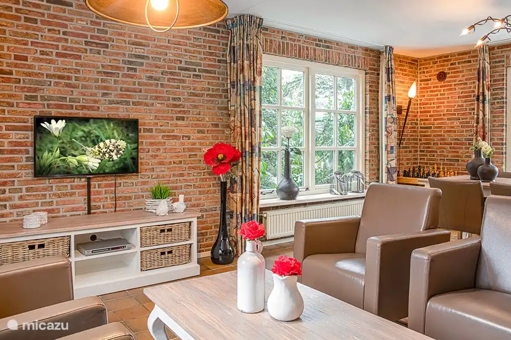 Geräumiges Wohnzimmer