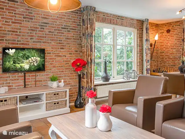 Arcoíris que incluye kota finlandesa en Países Bajos, Overijssel, Losser - casa vacacional Amplia sala de estar